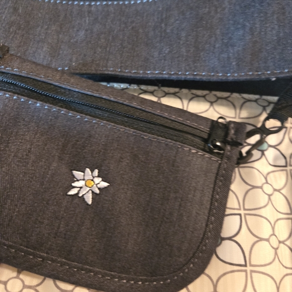 NWOT Sherpani canvas crossbody. FREE SHIPPING - Picture 2 of 12